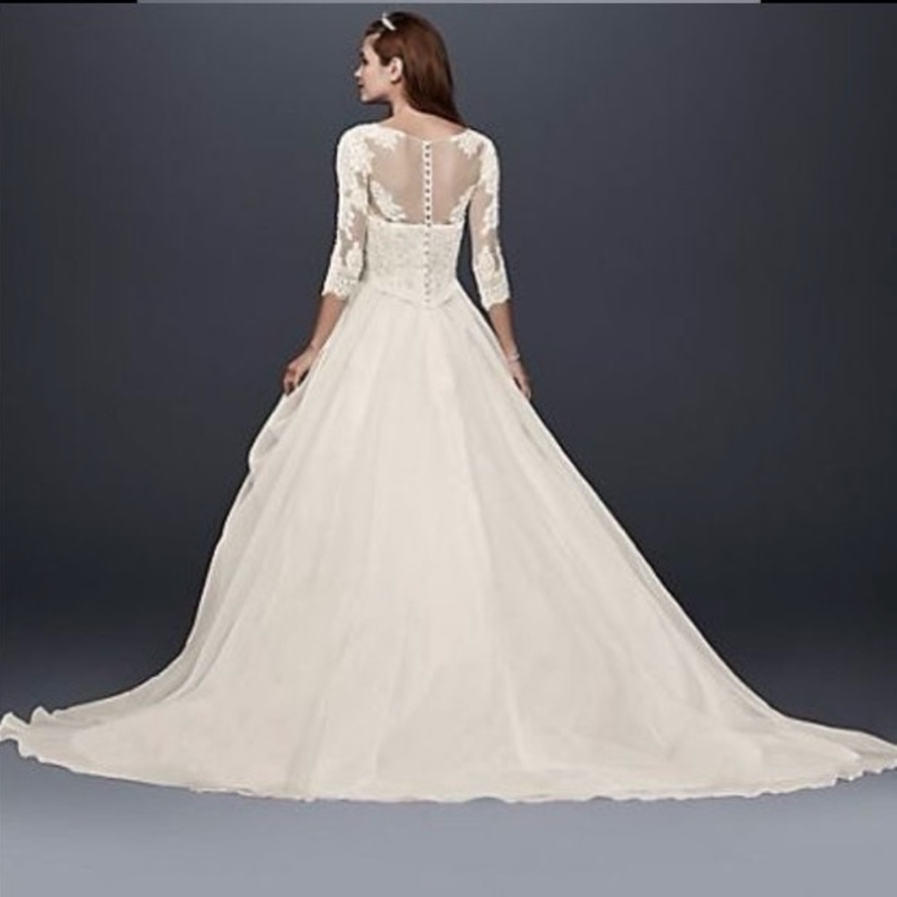Oleg Cassini Organza 3/4 Sleeved Wedding Gown Dress with Tulle walking veil